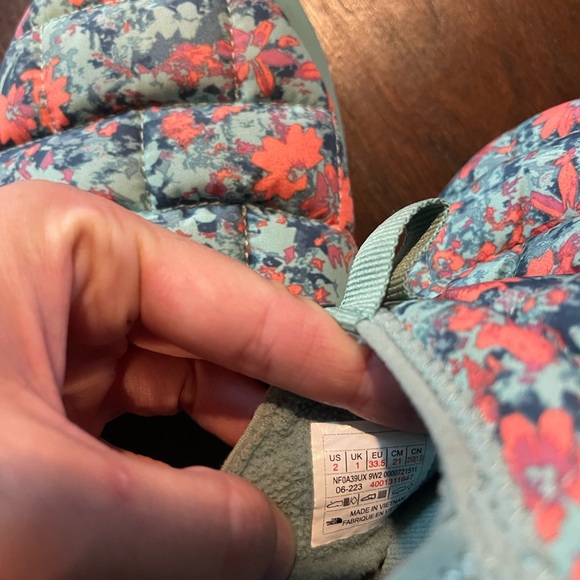 The North Face Kids Floral Slippers - Blue and Red - Picture 3 of 4